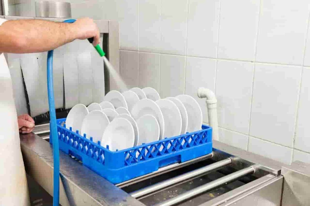 https://orapiasia.com/wp-content/uploads/guide-to-clean-commercial-dishwashers-1024x682.jpg