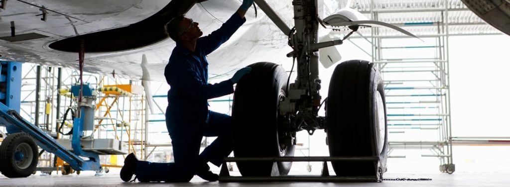 plane landing gear cleaning